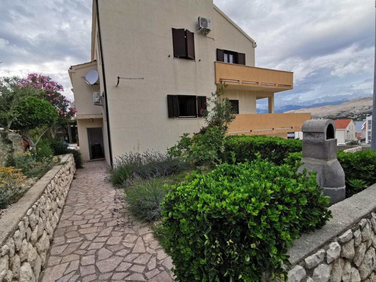 Apartments Lucia Паг Екстер'єр фото