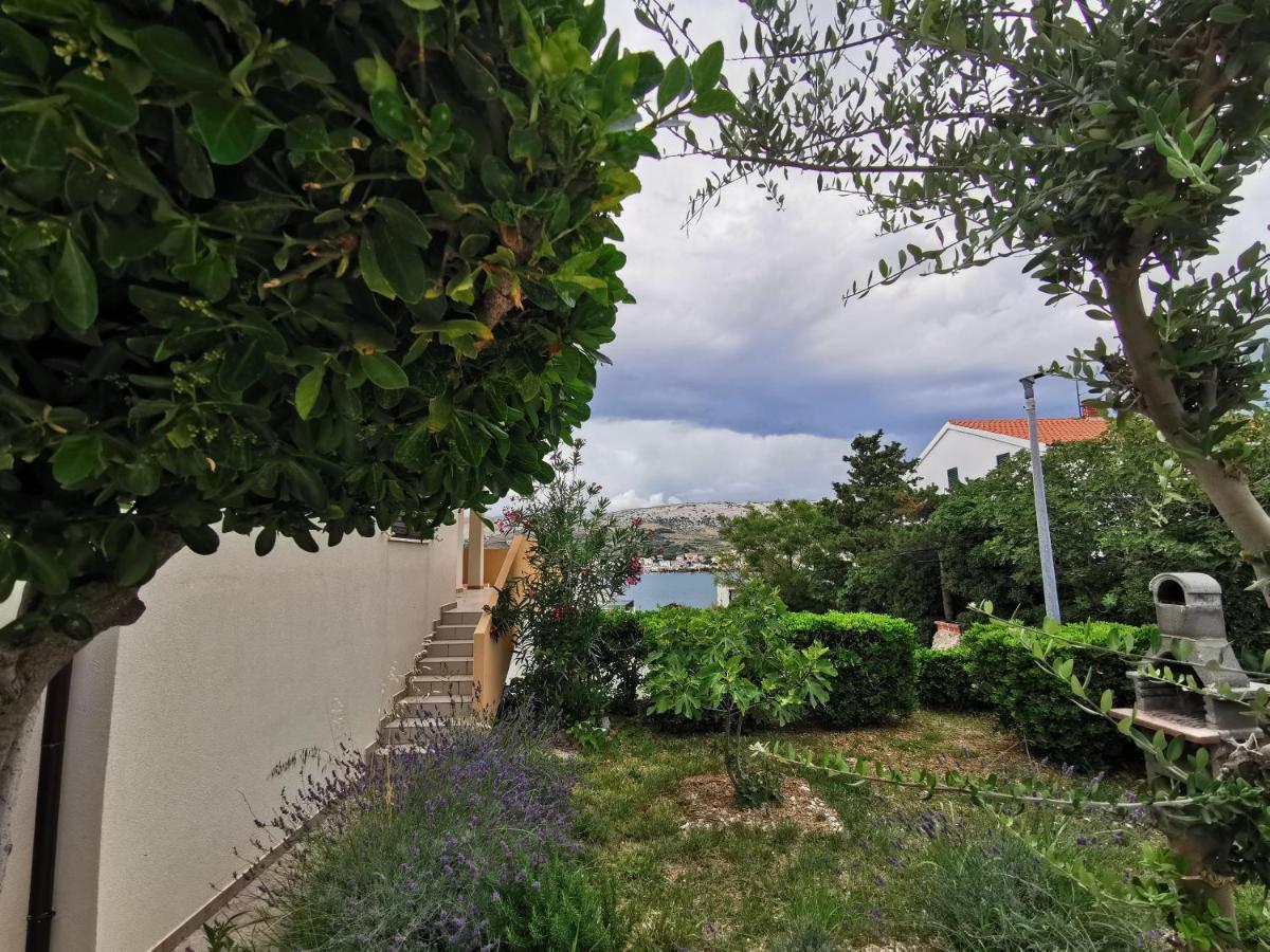 Apartments Lucia Паг Екстер'єр фото