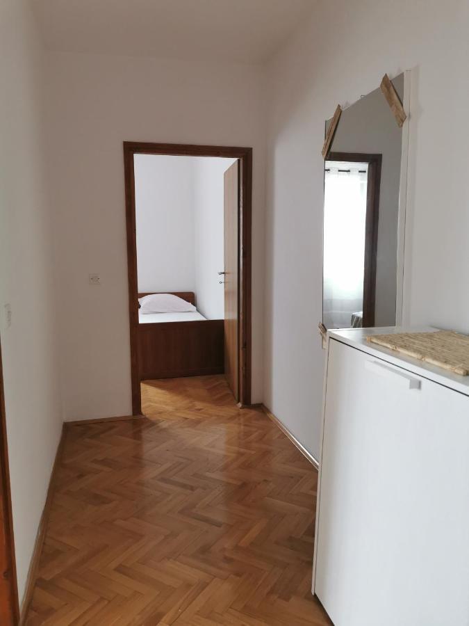 Apartments Lucia Паг Екстер'єр фото