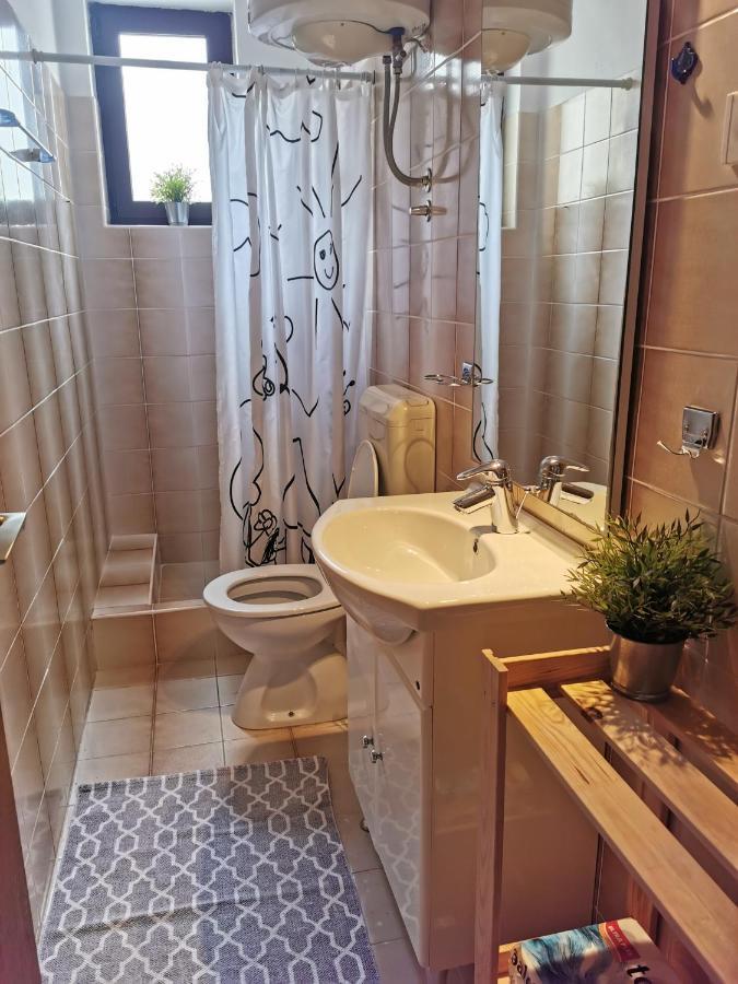 Apartments Lucia Паг Екстер'єр фото
