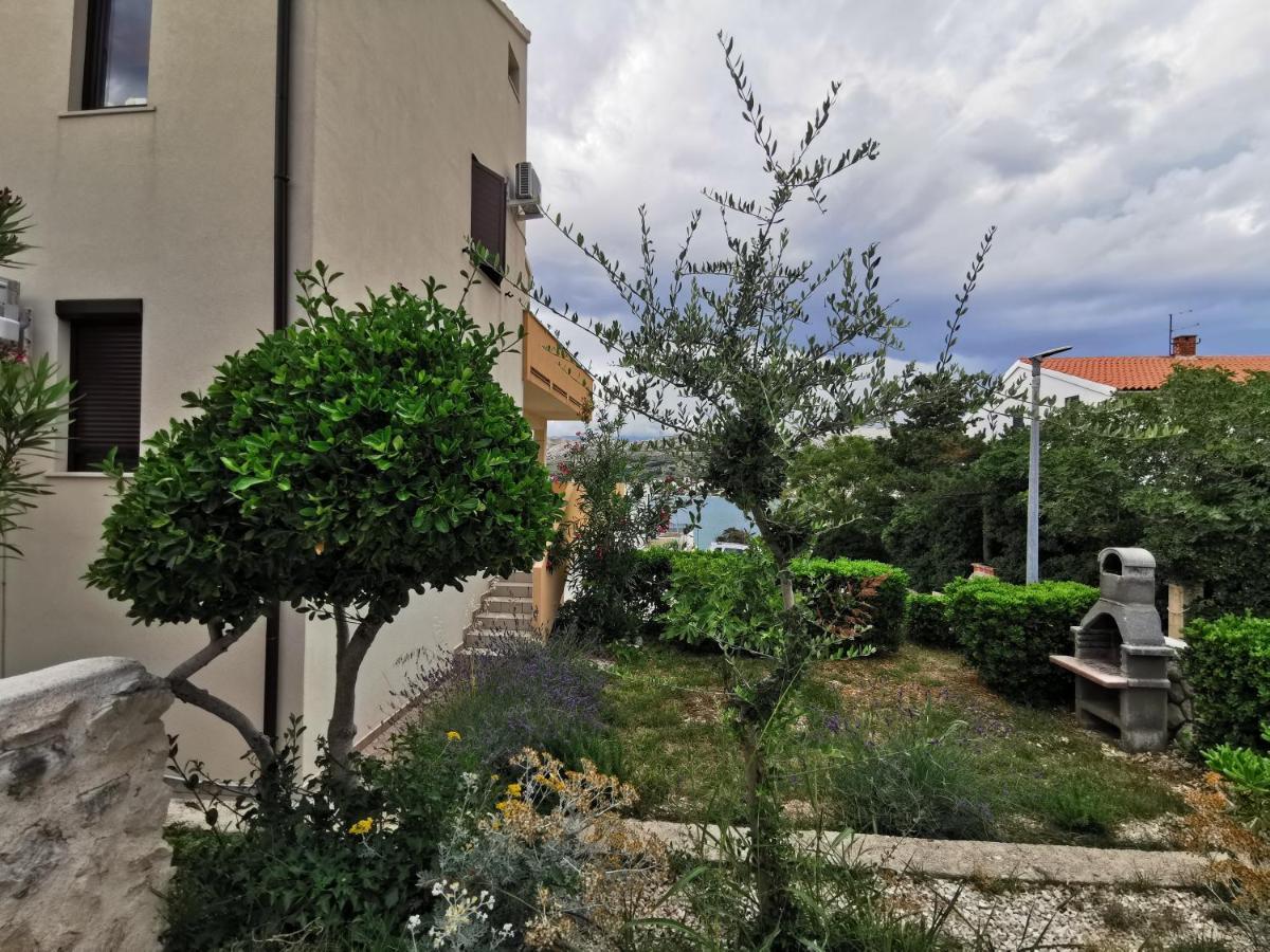 Apartments Lucia Паг Екстер'єр фото