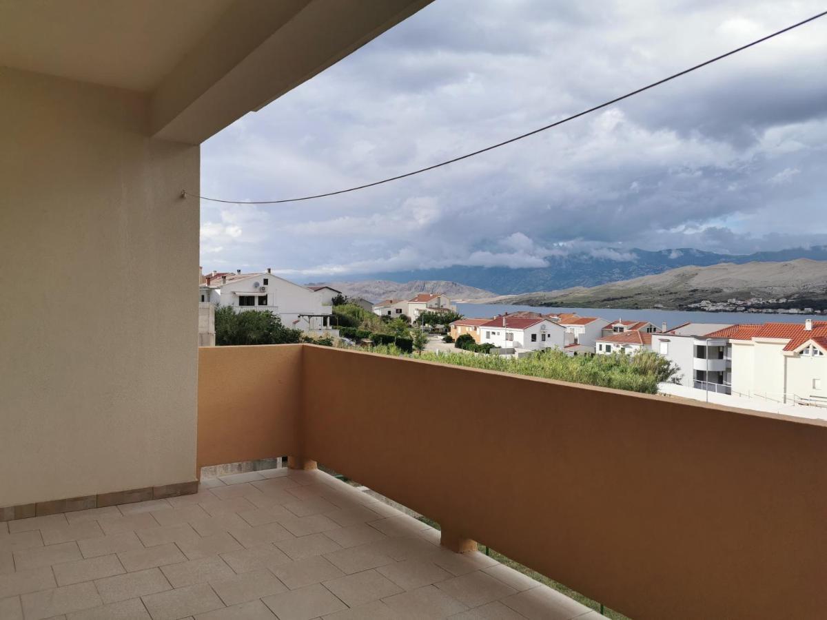 Apartments Lucia Паг Екстер'єр фото