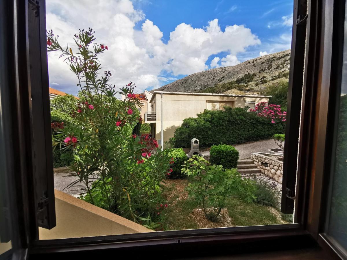 Apartments Lucia Паг Екстер'єр фото