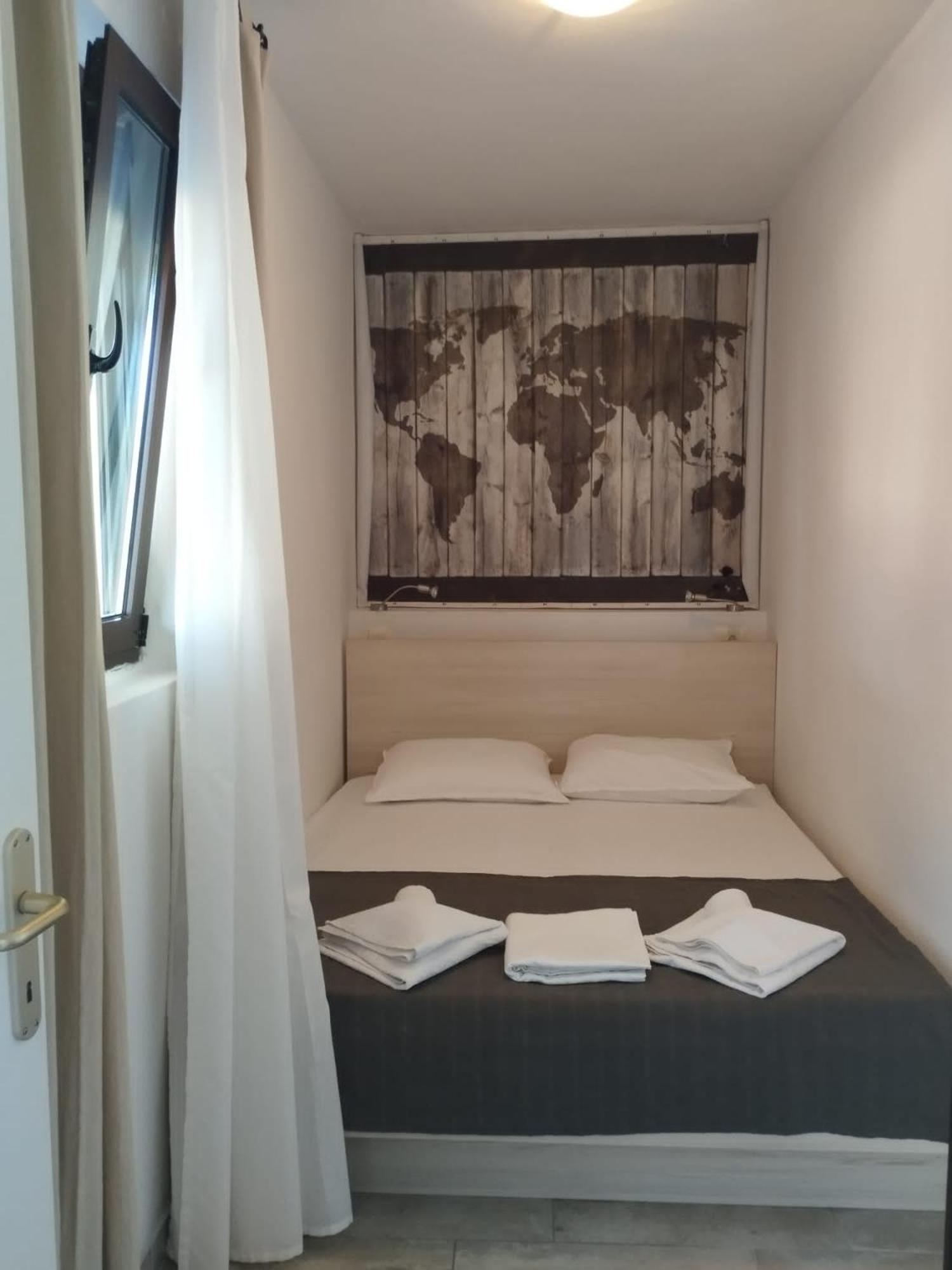 Apartments Lucia Паг Екстер'єр фото