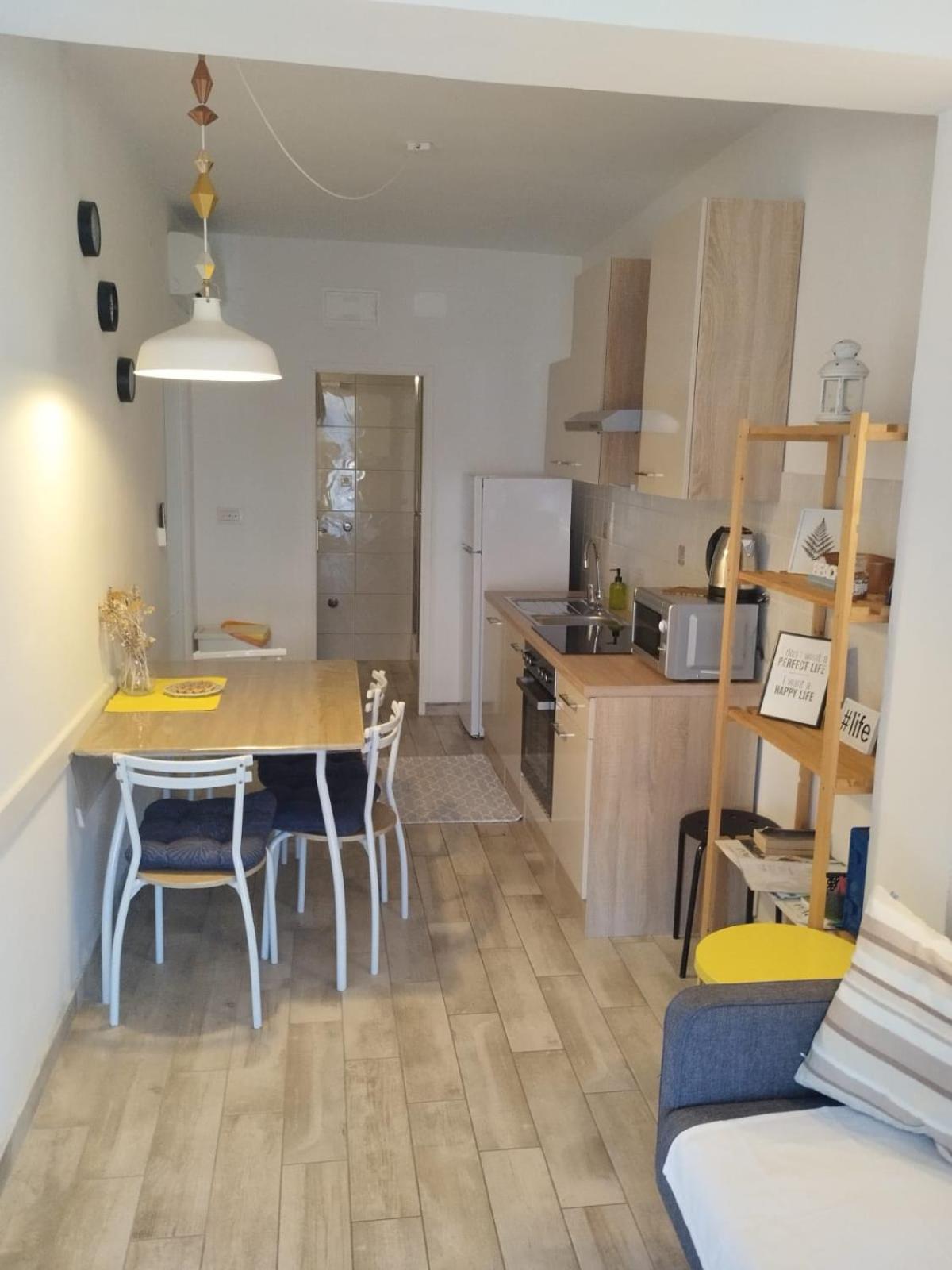 Apartments Lucia Паг Екстер'єр фото