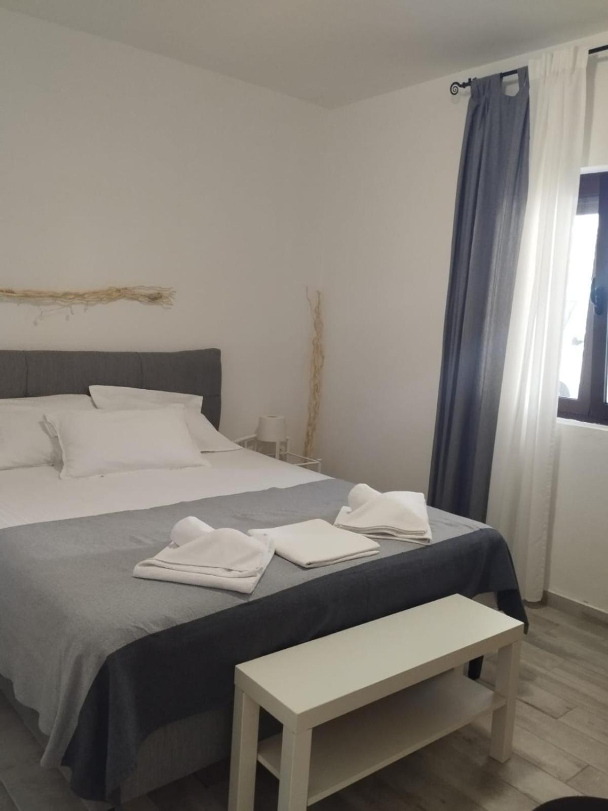Apartments Lucia Паг Екстер'єр фото