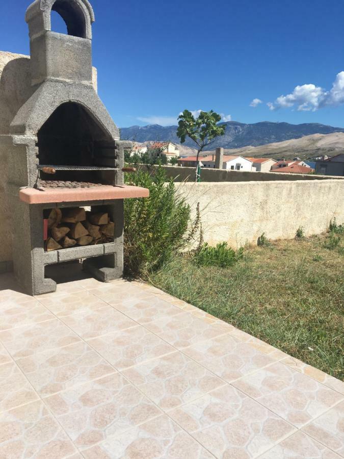 Apartments Lucia Паг Екстер'єр фото