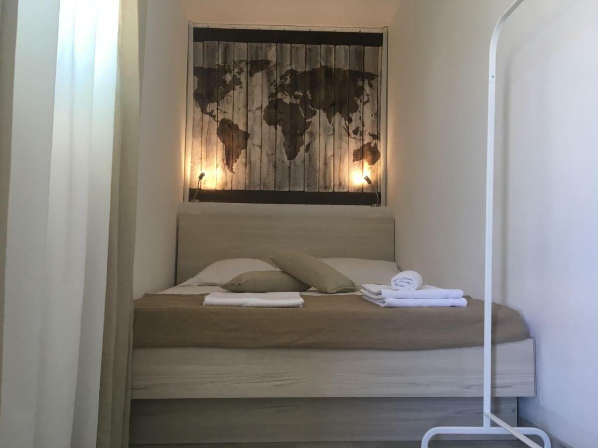 Apartments Lucia Паг Екстер'єр фото